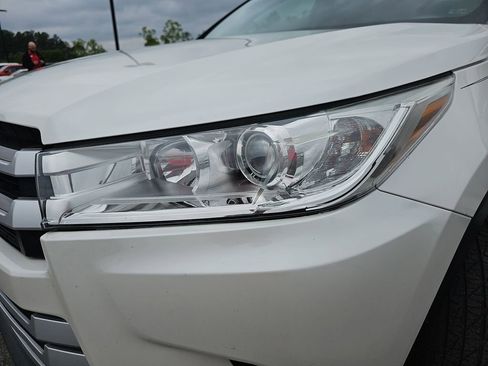 Used 2019 Toyota Highlander LE FWD image 33