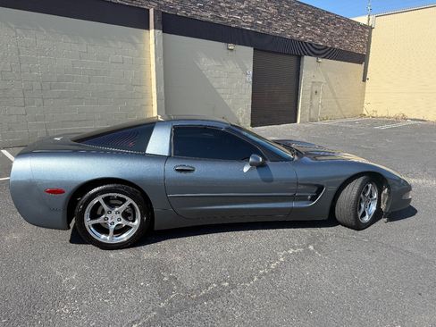 Used 2003 Chevrolet Corvette Coupe w/ Preferred Equipment Group RWD image 10