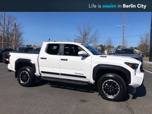 Certified 2025 Toyota Tacoma TRD Off-Road AWD/4WD image 1