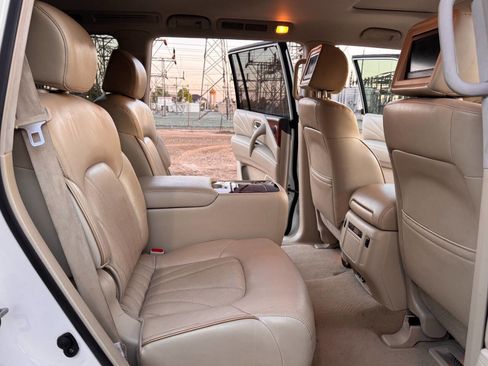 Used 2015 INFINITI QX80 2WD w/ Deluxe Technology Package image 13