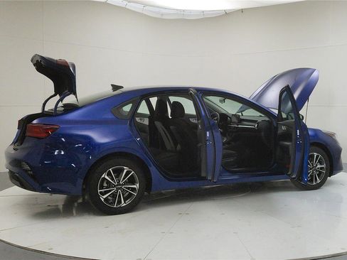 Used 2024 Kia Forte LXS image 12