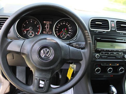 Used 2011 Volkswagen Golf 4-Door FWD image 19
