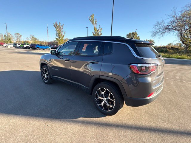 Used 2024 Jeep Compass Limited AWD/4WD image 3