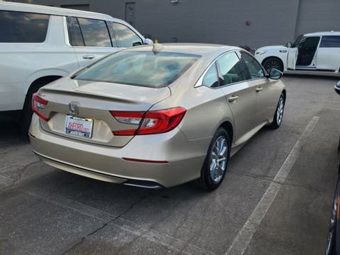 Used 2018 Honda Accord LX image 4