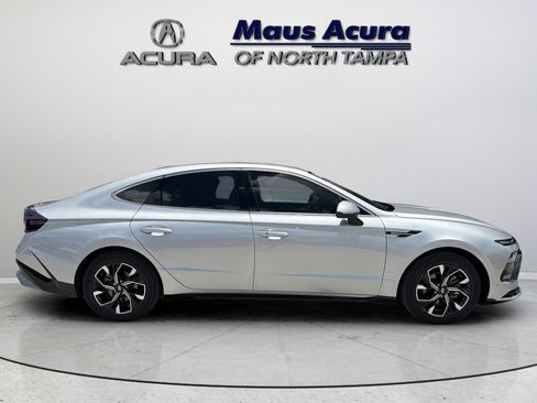 Used 2024 Hyundai Sonata SEL FWD image 3