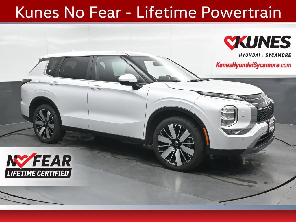 Used 2025 Mitsubishi Outlander SE AWD/4WD image 1