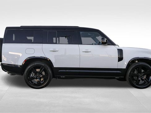 New 2026 Land Rover Defender 130 X-Dynamic SE AWD/4WD image 4