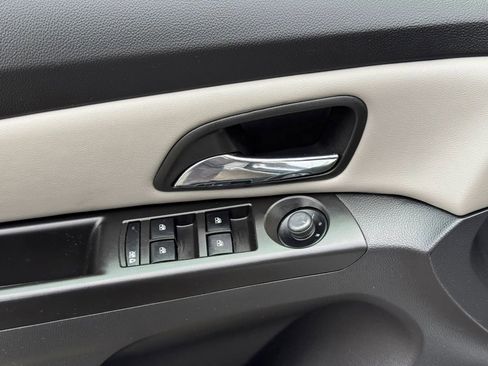 Used 2013 Chevrolet Cruze LS FWD image 14