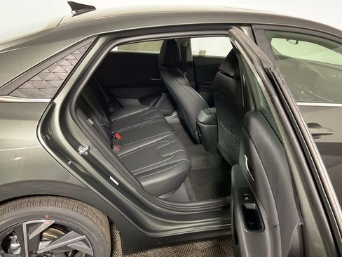 New 2026 Hyundai Elantra Limited image 36