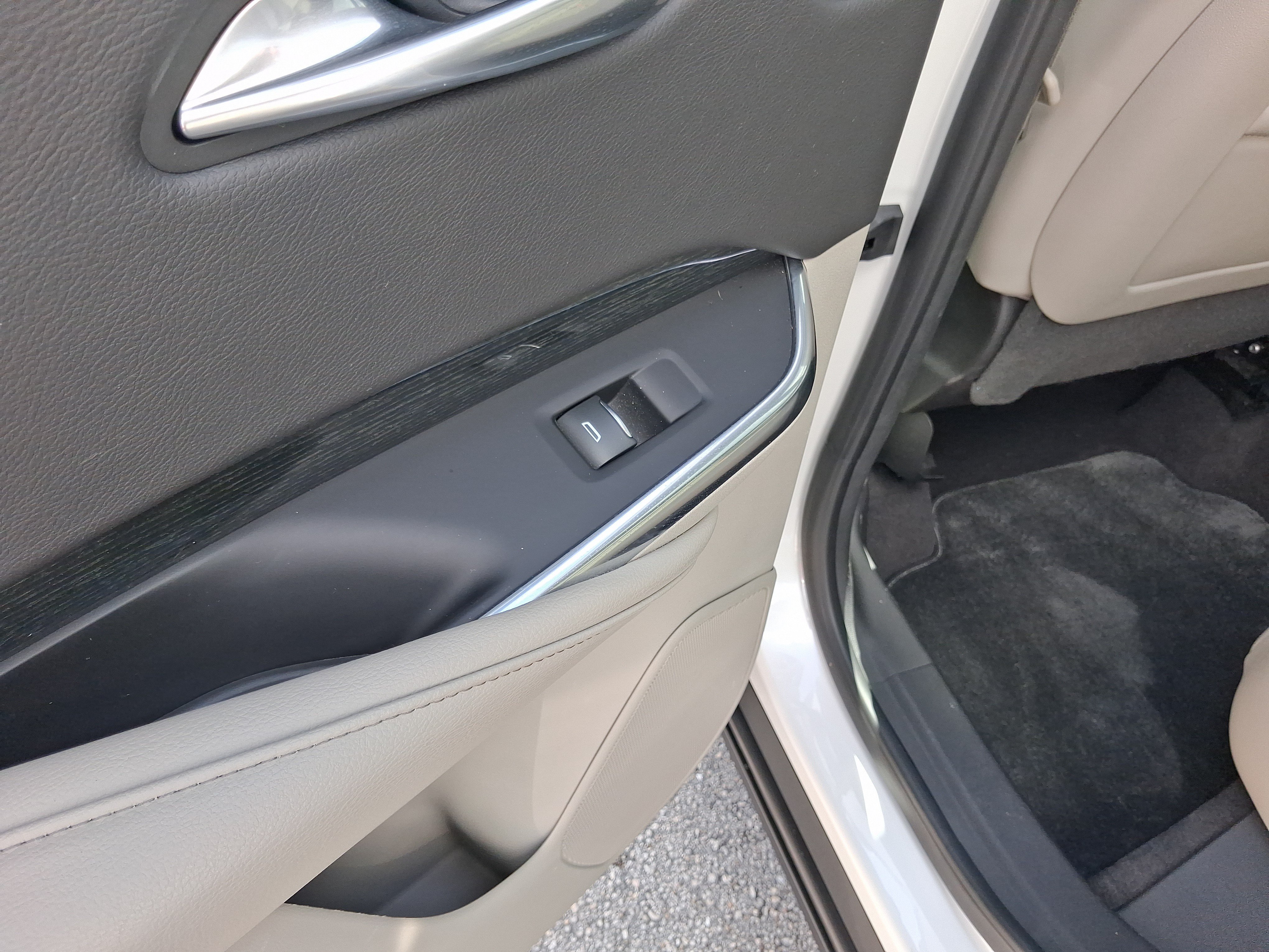 Used 2019 Cadillac XT4 Premium Luxury w/ Enhanced Visibility Package FWD image 10