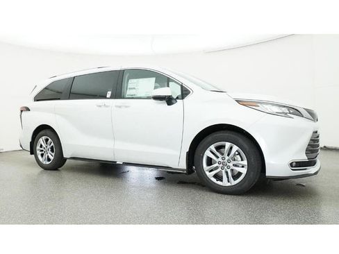 New 2026 Toyota Sienna Limited image 28