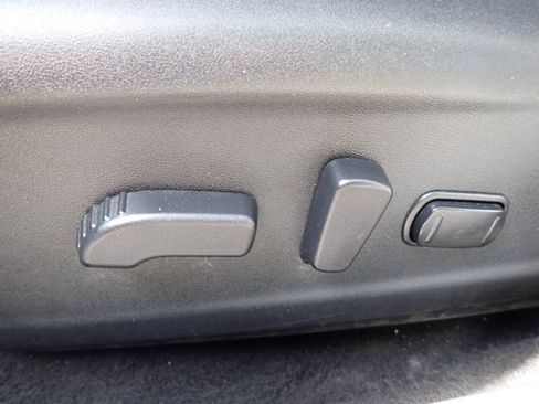 Used 2016 Nissan Sentra SR w/ SR Premium Package FWD image 11