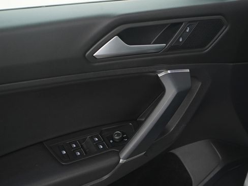 Used 2020 Volkswagen Tiguan SE image 22