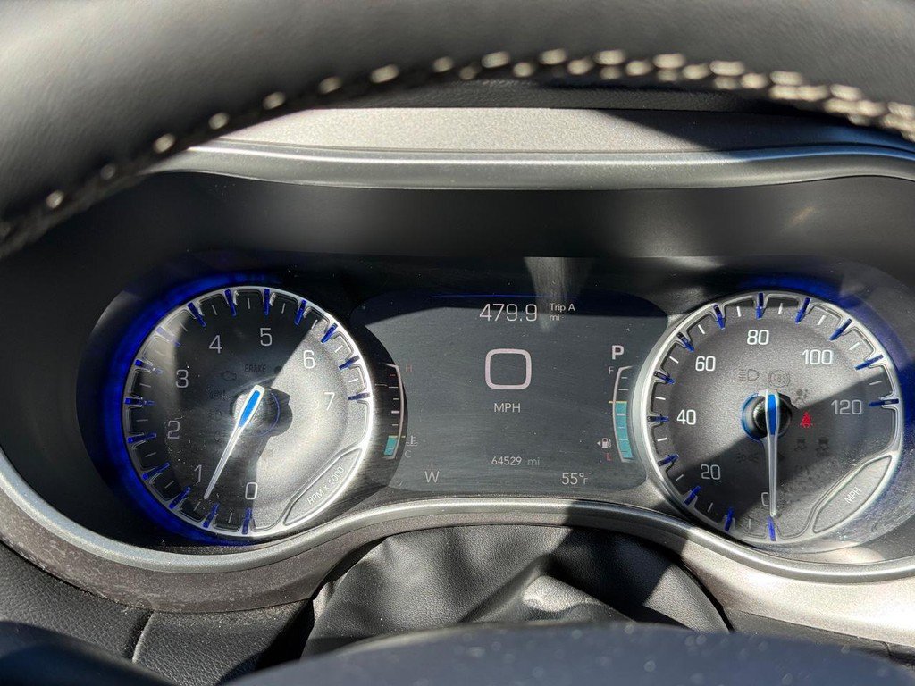 Used 2024 Chrysler Pacifica Touring-L FWD image 17