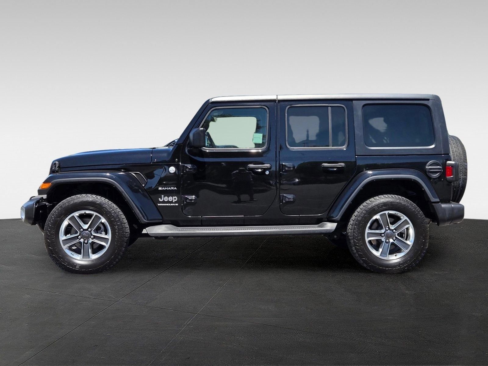 Used 2023 Jeep Wrangler Unlimited Sahara w/ Cold Weather Group AWD/4WD image 8