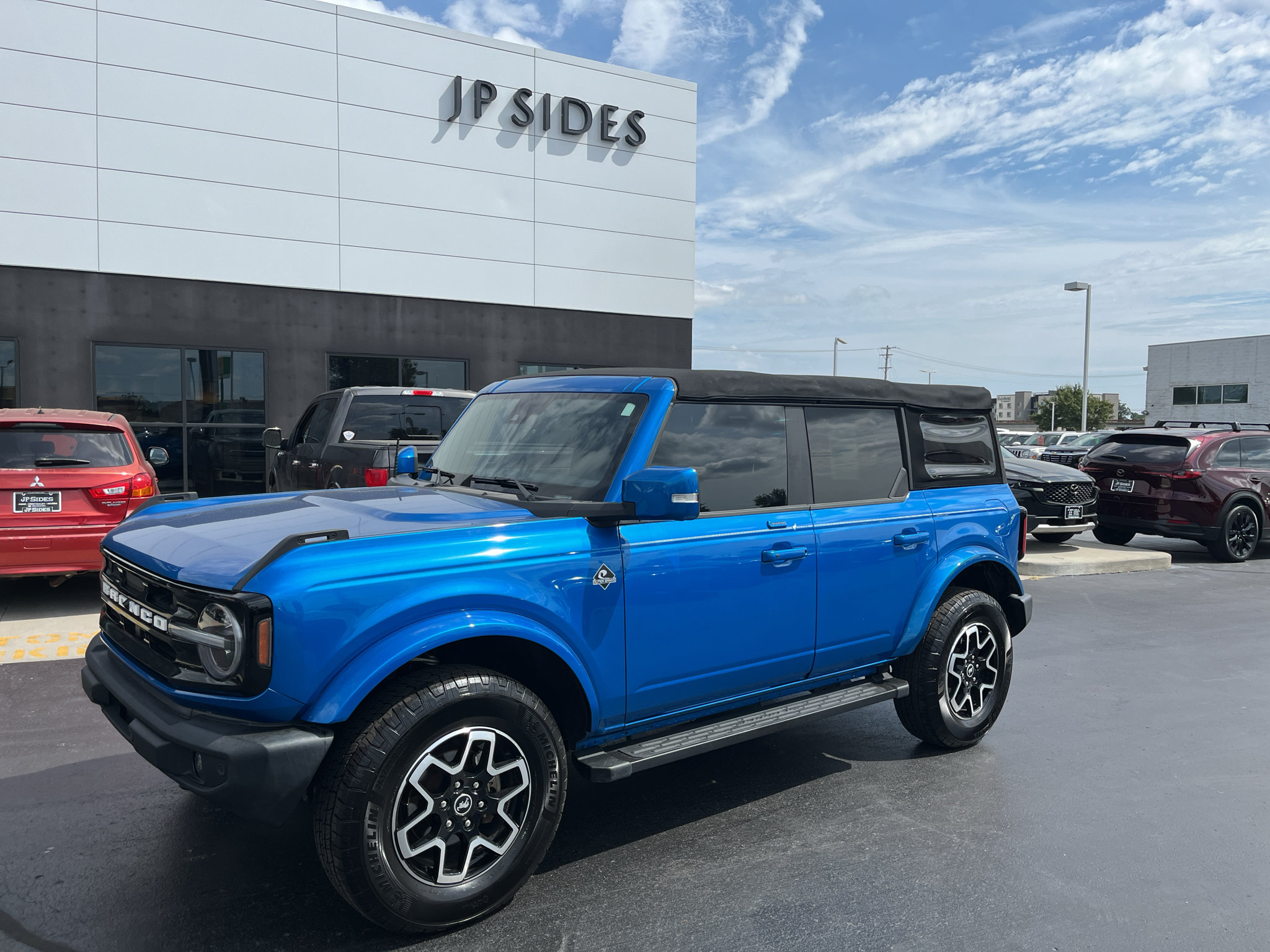 Used 2022 Ford Bronco Outer Banks AWD/4WD image 1
