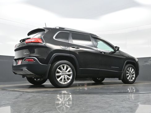 Used 2016 Jeep Cherokee Limited AWD/4WD image 28
