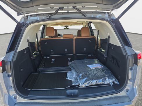 New 2026 Nissan Pathfinder Platinum w/ Cargo Package AWD/4WD image 12