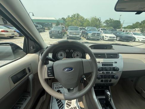 Used 2011 Ford Focus SE FWD image 18