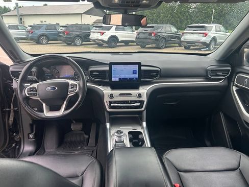 Used 2020 Ford Explorer XLT w/ Equipment Group 202A AWD/4WD image 13