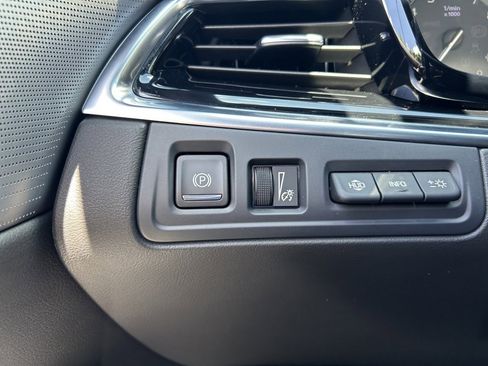 Used 2024 Cadillac XT6 Sport w/ Technology Package image 57