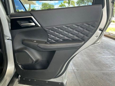 Used 2024 Mitsubishi Outlander SEL FWD image 31