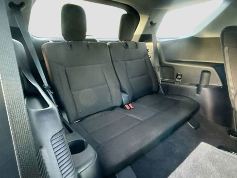 Used 2022 Ford Explorer XLT image 25