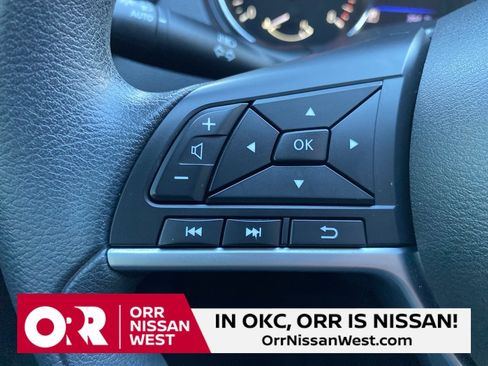 Used 2020 Nissan Rogue Sport S image 23