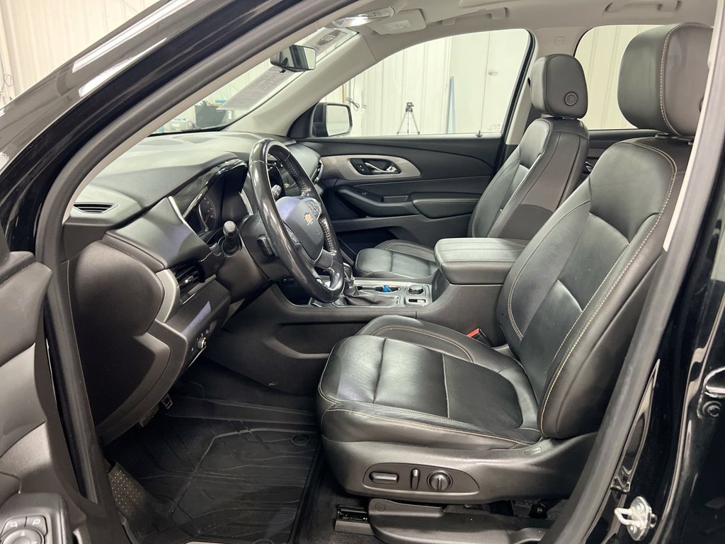 Used 2021 Chevrolet Traverse LT w/ LT Premium Package AWD/4WD image 21