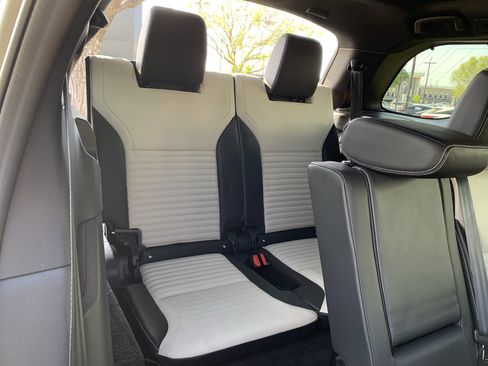 Used 2021 Land Rover Discovery S R-Dynamic image 33