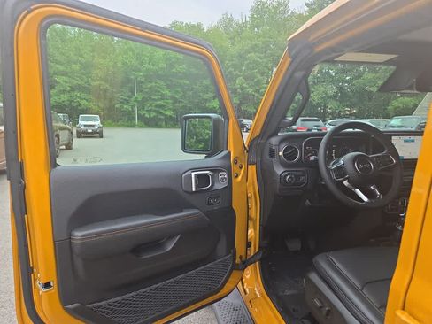 New 2026 Jeep Wrangler Unlimited Sahara AWD/4WD image 11