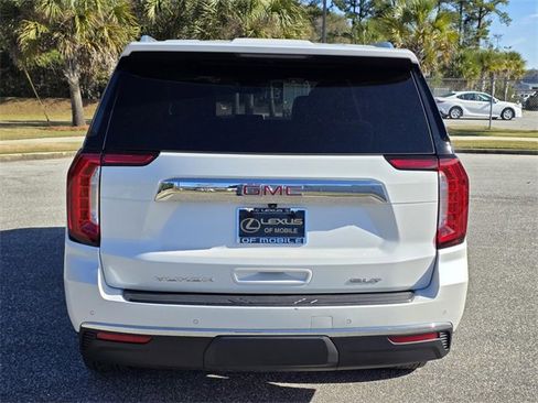 Used 2023 GMC Yukon XL SLT image 3