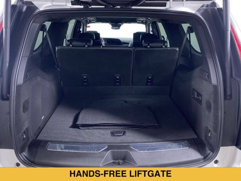 Certified 2023 Cadillac Escalade ESV V AWD/4WD image 16