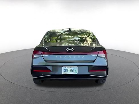 Used 2025 Hyundai Elantra SEL FWD image 12