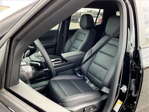 New 2026 Chevrolet Equinox LT w/ Convenience Package II image 9