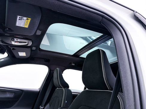 Used 2023 Volvo XC40 Recharge Plus AWD/4WD image 5
