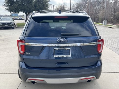 Used 2017 Ford Explorer XLT w/ Equipment Group 202A image 9