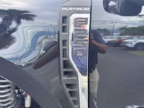 Used 2024 Ford F250 Platinum w/ FX4 Off-Road Package AWD/4WD image 36