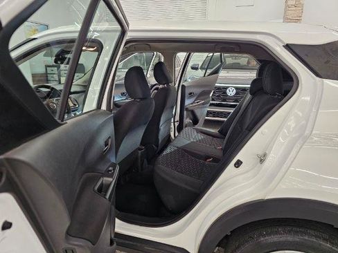 Used 2021 Nissan Kicks S FWD image 28
