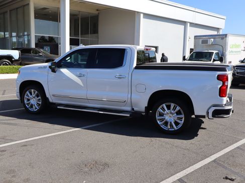Used 2024 Chevrolet Silverado 1500 High Country w/ High Country Premium Package AWD/4WD image 7
