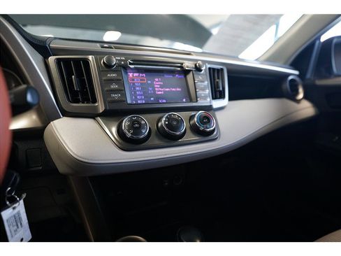 Used 2013 Toyota RAV4 LE image 19