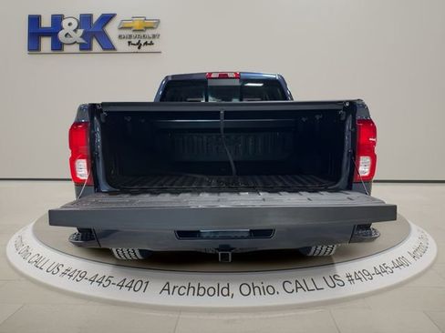 Used 2018 Chevrolet Silverado 1500 LTZ Z71 w/ Centennial Edition AWD/4WD image 7