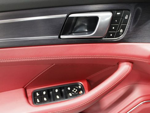 Certified 2022 Porsche Panamera 4 Platinum Edition image 25