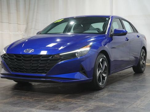 Used 2023 Hyundai Elantra SEL w/ Convenience Package FWD image 2