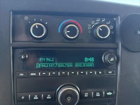 Used 2016 Chevrolet Express 2500 Extended RWD image 18