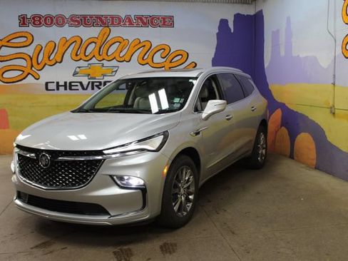 Used 2022 Buick Enclave Avenir w/ Avenir Technology Package AWD/4WD image 2