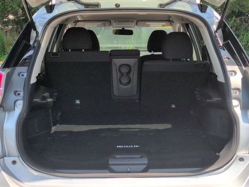 Used 2016 Nissan Rogue S w/ Appearance Package AWD/4WD image 6