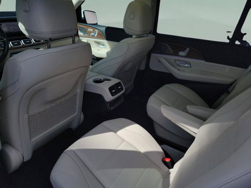 New 2026 Mercedes-Benz GLS 450 4MATIC image 16