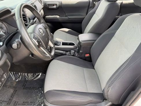 Used 2021 Toyota Tacoma TRD Off-Road image 21