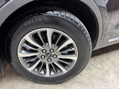 Used 2023 Lincoln Nautilus Reserve AWD/4WD image 28
